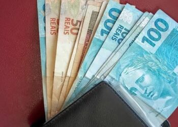 Salário de concursados sofrem desconto de peso.