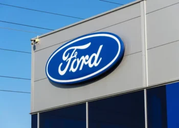 Ford aposta em IA, erra feio e contrata centenas de engenheiros veteranos