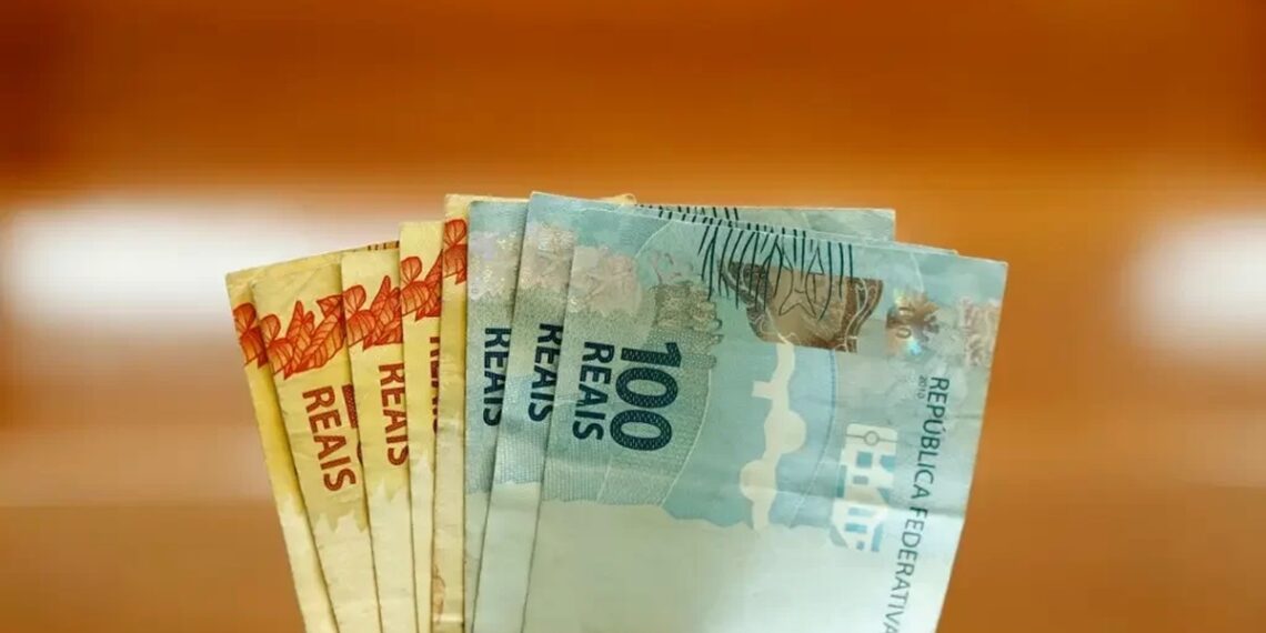 Salário mínimo de 2027 ganha novo valor após projeção do governo; aumento será de R$ 96