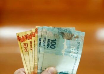 Salário mínimo de 2027 ganha novo valor após projeção do governo; aumento será de R$ 96