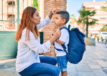 CLT pode garantir menos horas de trabalho para quem tem filhos; veja quem pode ser beneficiado