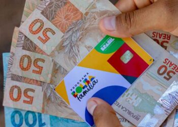 Bolsa Família atende várias pessoas.