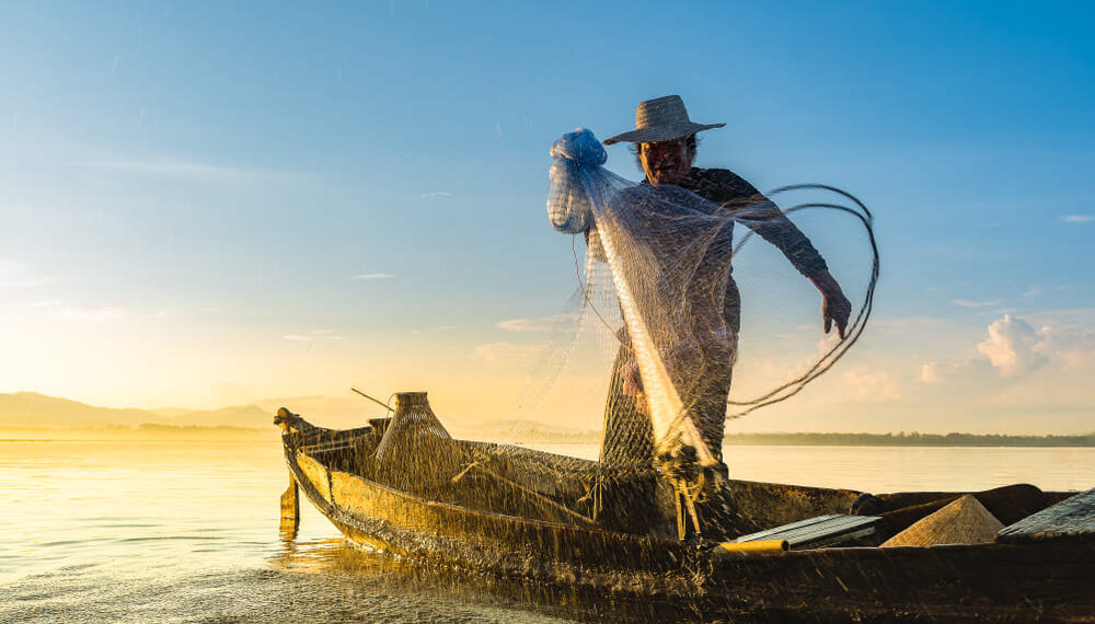 Benefício para pescadores do Brasil começa a ser pago a partir de agora; entenda como funciona