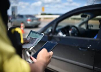 Fim da multa na Zona Azul? Nova lei aprovada muda regra para quem para irregularmente