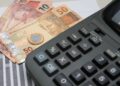 O número de brasileiros endividados assusta e alerta.