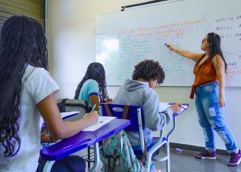 Todo Jovem na Escola ajuda vários jovens do ensino médio brasileiro. (Imagem: Rafa Neddermeyer / Agência Brasil)