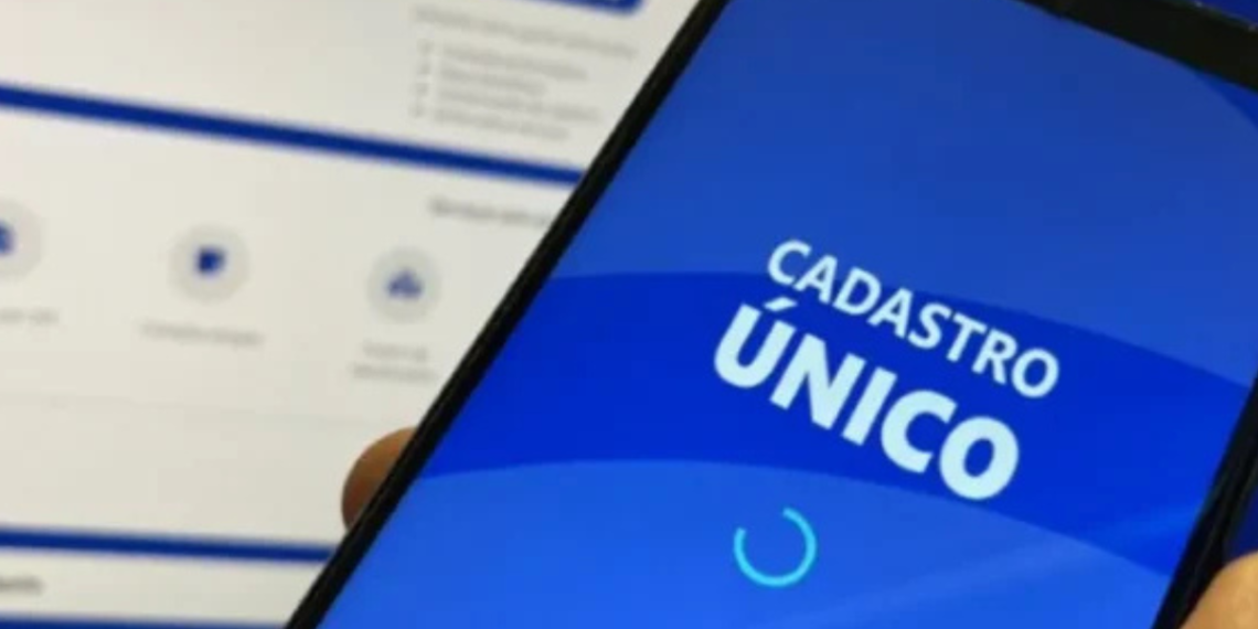 O CadÚnico é um sistema do Governo Federal que identifica e coleta dados sobre as famílias de baixa renda no Brasil.