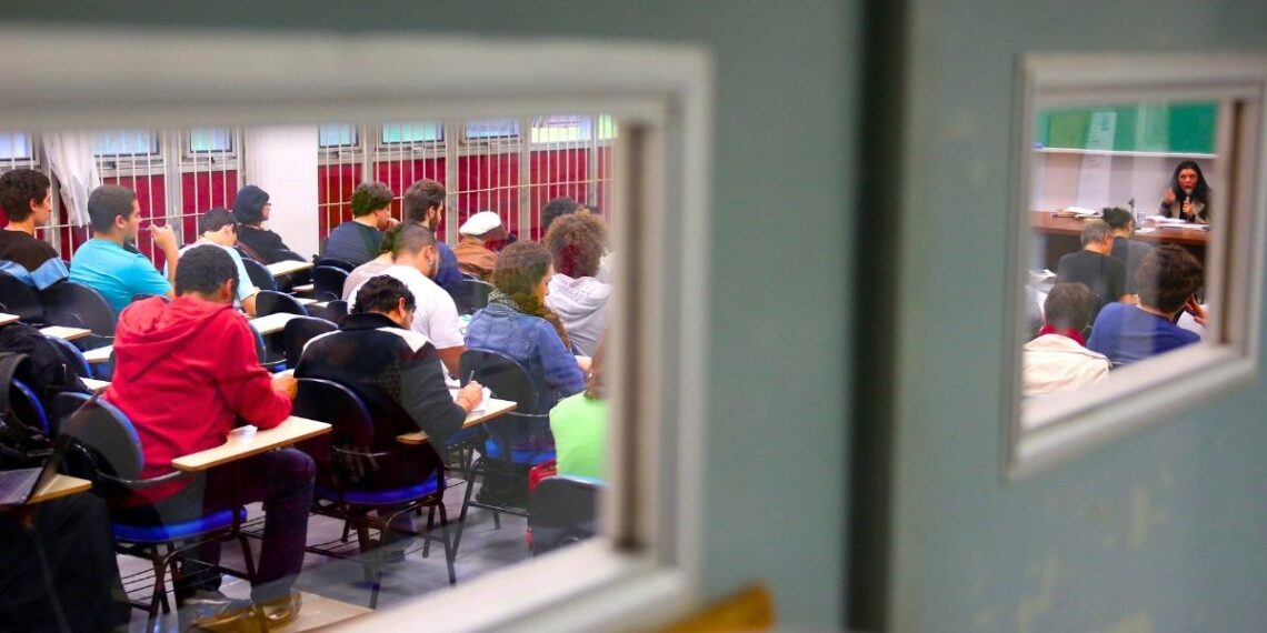 Queimados abre vaga para cursos voltados à tecnologia.