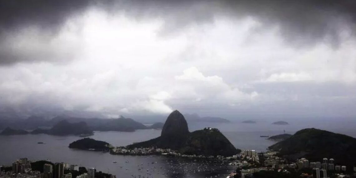 Imagem do Rio de Janeiro em dia de Alerta da Defesa Civil no Rio