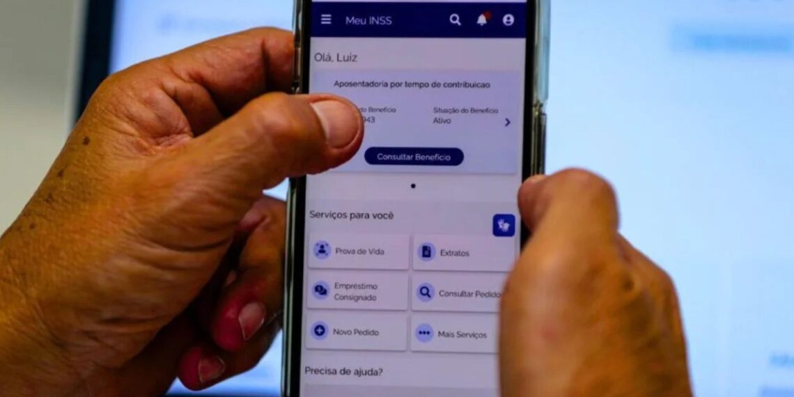 Beneficiário deve comunicar a irregularidade ao INSS e guardar extratos, protocolos e demais provas.. (Imagem: Reprodução / Agência Brasil)
