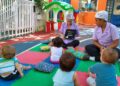 Escola de BH com professoras e crianças na creche
