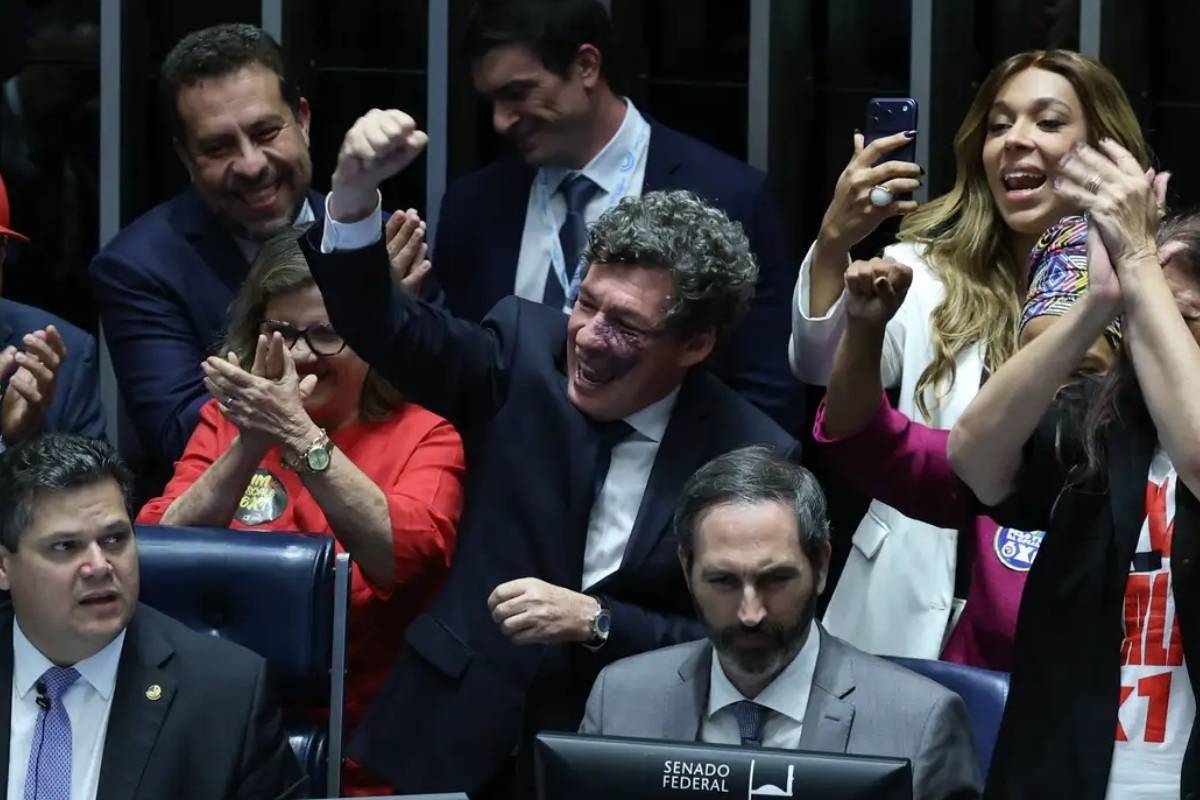 Políticos na câmara após o fim da Fim da escala 6x1