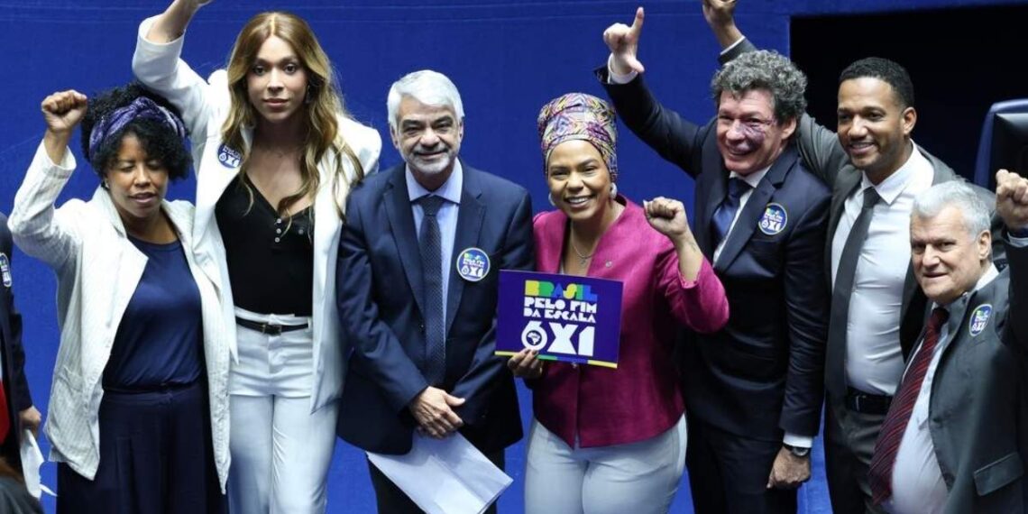 Políticos na câmara após o fim da Fim da escala 6x1