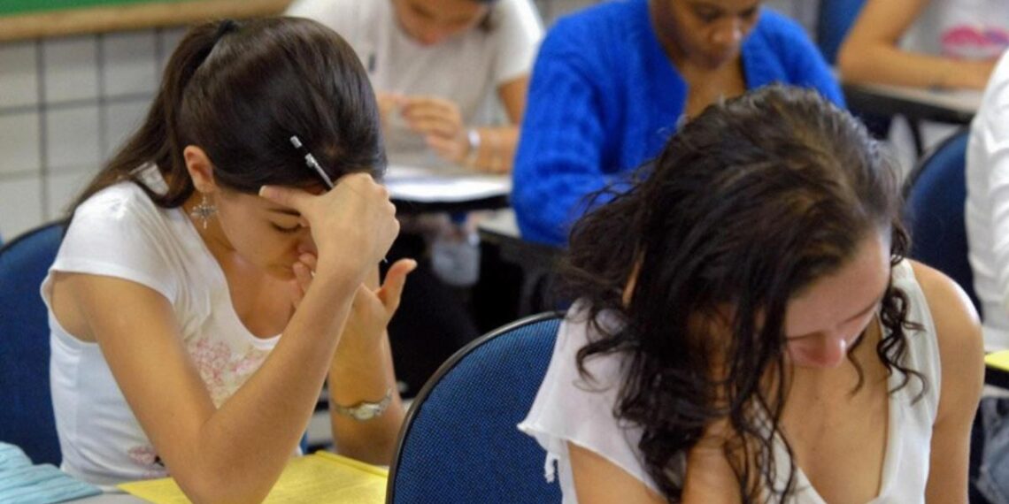 Alunas em uma sala de aula durante a Lei de cotas